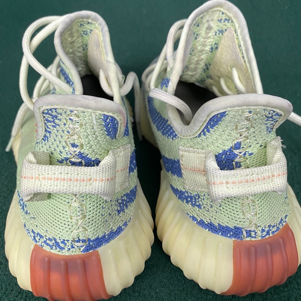 Yeezy - Picture 3 of 8